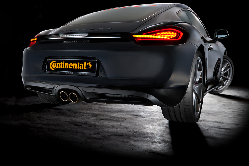Спортивная шина Continental  ContiSportContact 6 омологирована для применения на автомобилях Porsche. Вид сзади